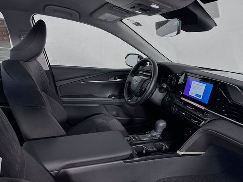 Used 2026 Toyota Camry LE FWD image 32