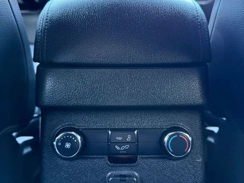 Used 2017 Ford Explorer XLT w/ Equipment Group 202A AWD/4WD image 27