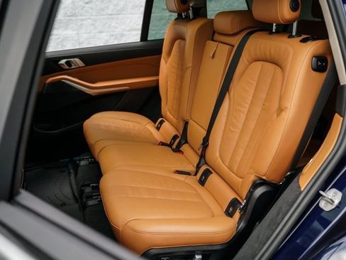 Used 2022 BMW X7 xDrive40i w/ Premium Package image 23