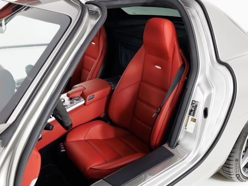 Used 2011 Mercedes-Benz SLS AMG Coupe image 17