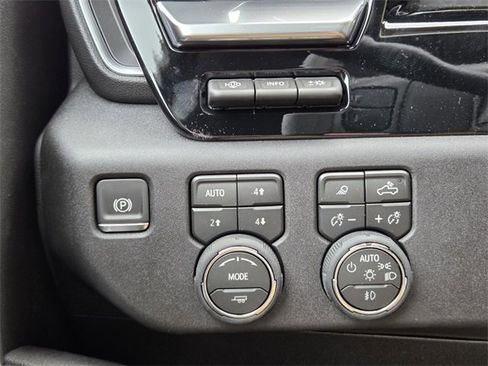 New 2026 Chevrolet Silverado 2500 LTZ w/ LTZ Premium Package image 23