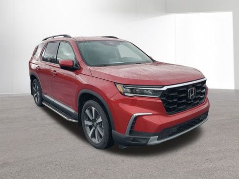 Used 2025 Honda Pilot Touring image 12