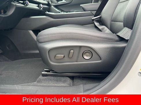 New 2026 Chevrolet Equinox LT w/ Convenience Package II FWD image 3