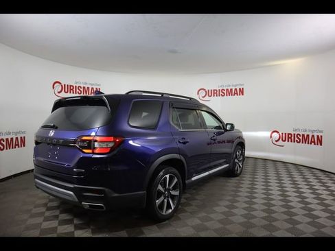 Used 2023 Honda Pilot Touring image 9