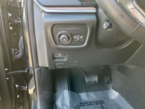 Used 2023 Jeep Grand Cherokee Summit AWD/4WD image 10
