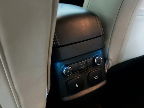 Used 2017 Ford Explorer Platinum image 27