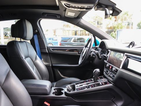 Used 2022 Porsche Macan Base image 21