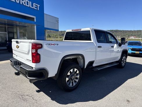 Used 2023 Chevrolet Silverado 2500 Custom w/ Custom Value Package image 4