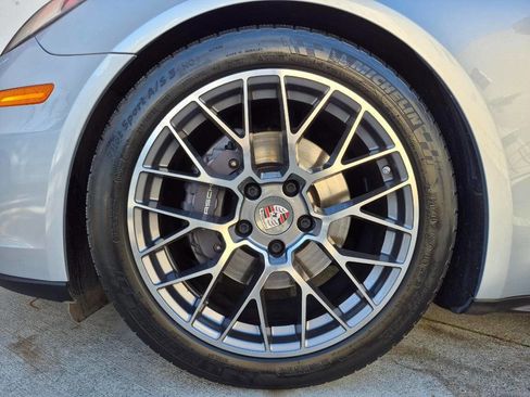 Used 2017 Porsche Panamera 4 image 44