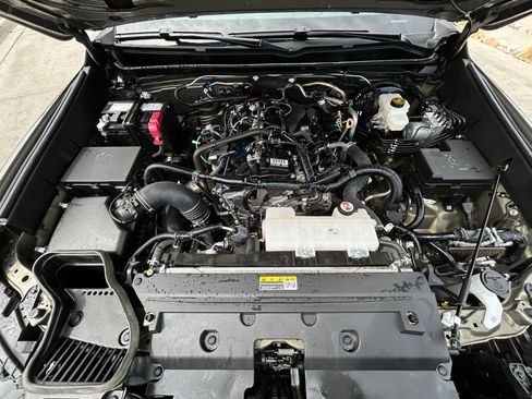 Used 2025 Toyota Tacoma TRD Sport AWD/4WD image 30