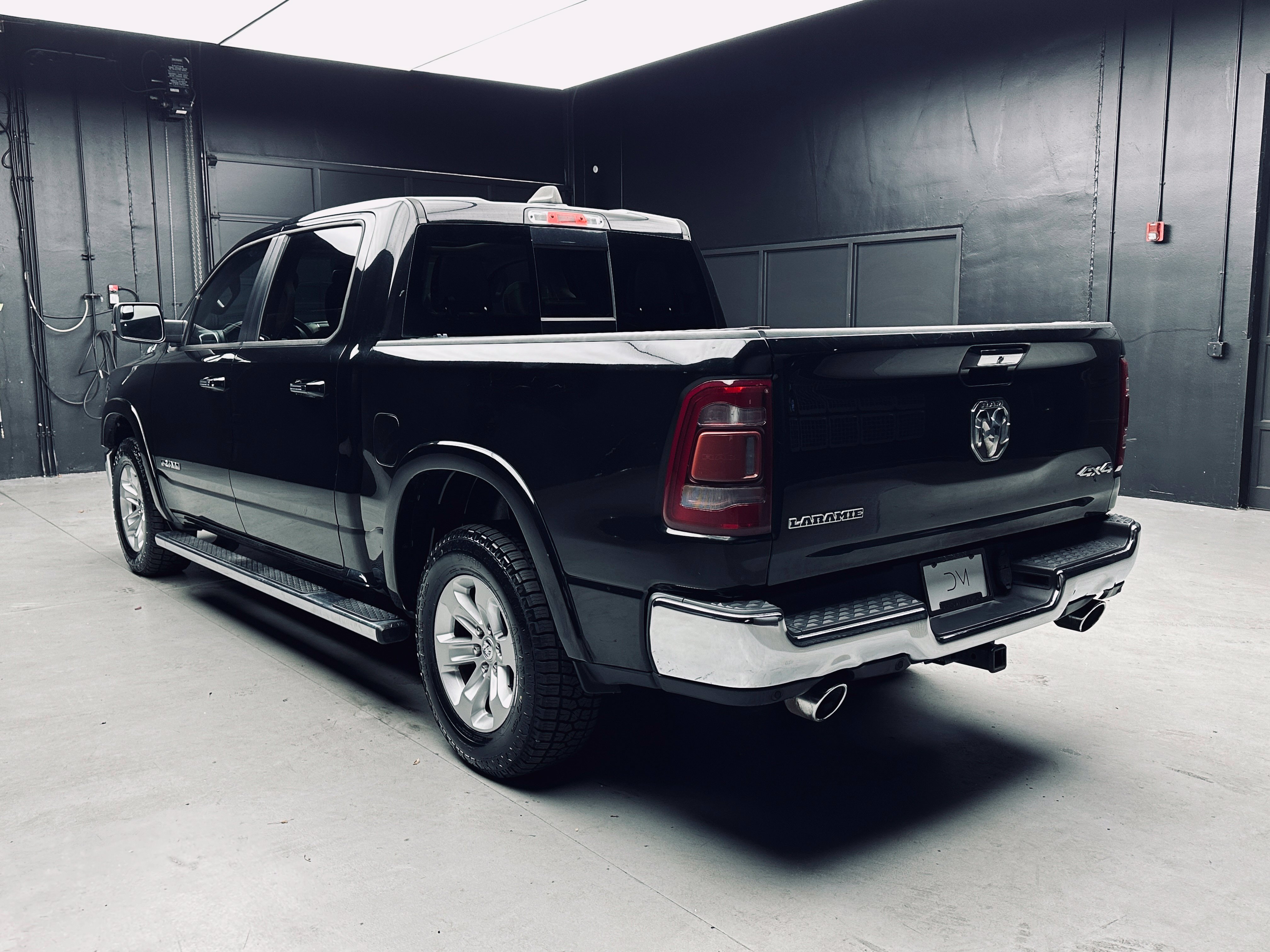 Used 2019 RAM 1500 Laramie AWD/4WD image 5