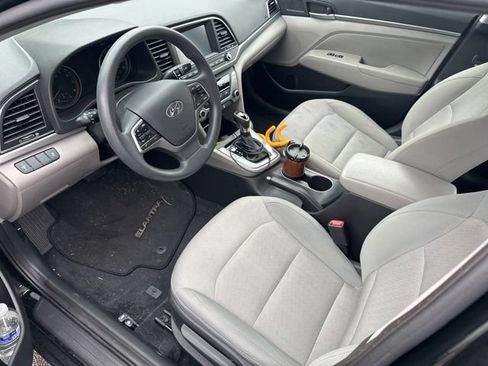 Used 2017 Hyundai Elantra SE FWD image 18