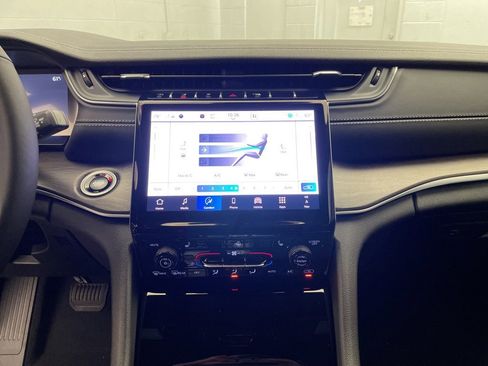 New 2025 Jeep Grand Cherokee Limited image 10