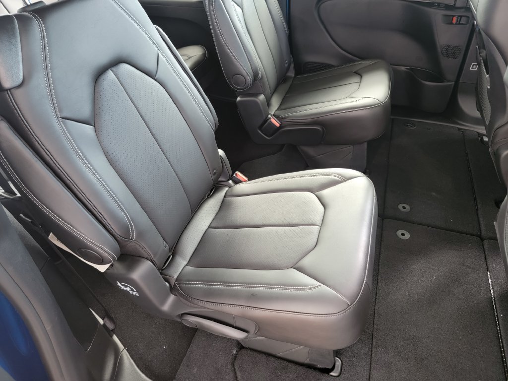 New 2026 Chrysler Pacifica Select FWD image 14
