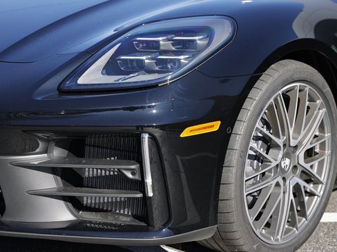 New 2025 Porsche Panamera 4 image 11