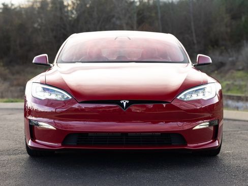 Used 2022 Tesla Model S Plaid image 12