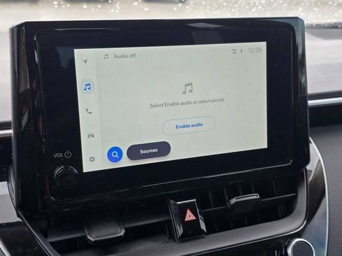 Used 2025 Toyota Corolla LE image 27