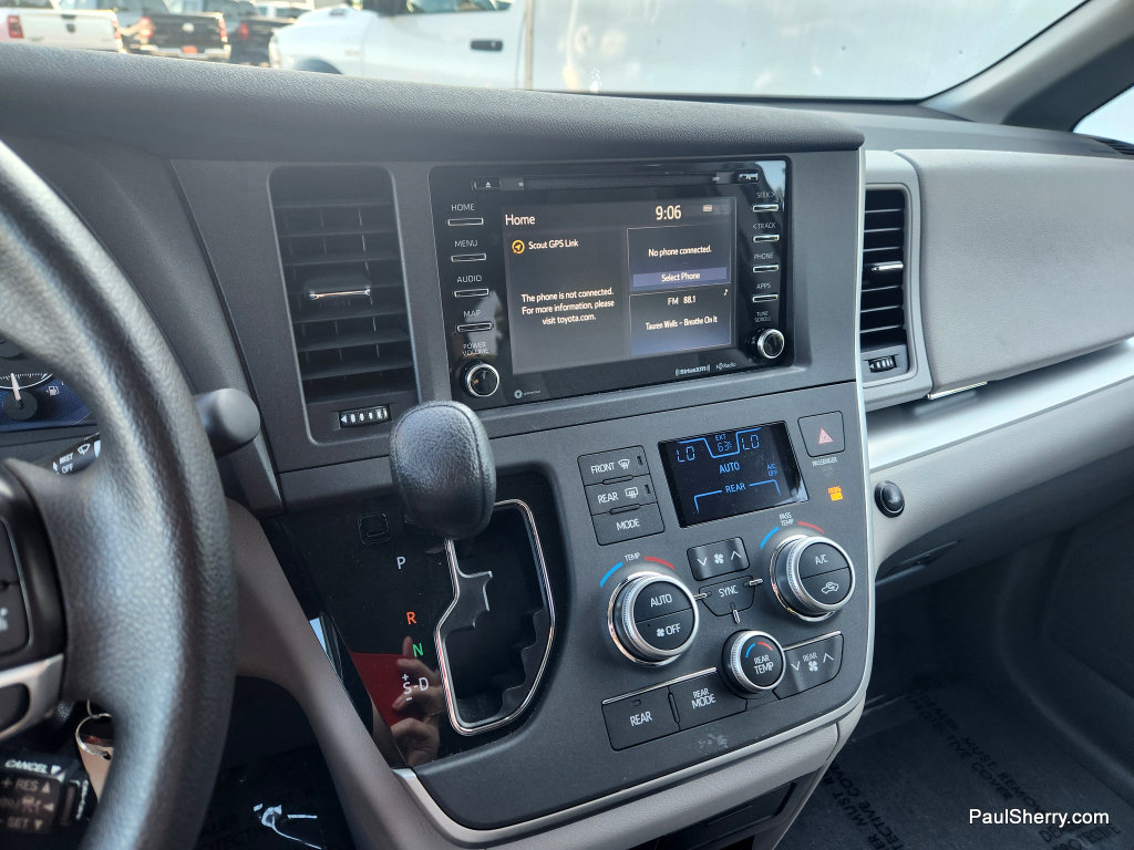 Used 2020 Toyota Sienna LE FWD image 43