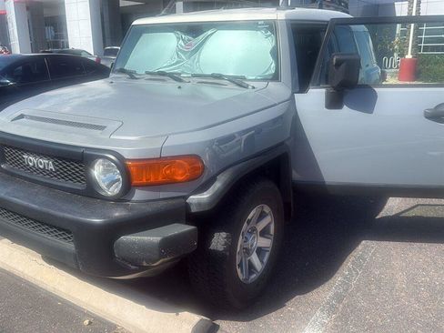 Used 2014 Toyota FJ Cruiser 4WD w/ Upgrade Package image 7