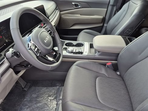 New 2026 Kia Carnival EX FWD image 10