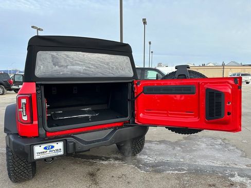 New 2024 Ford Bronco Outer Banks w/ Sasquatch Package AWD/4WD image 8
