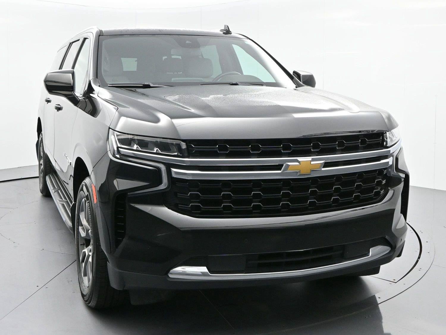 Used 2023 Chevrolet Suburban LS AWD/4WD image 2