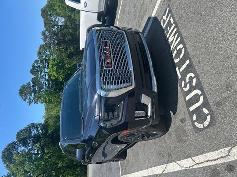 Used 2023 GMC Yukon Denali RWD image 1