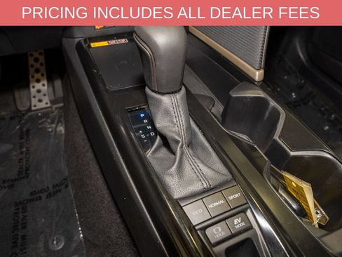 Used 2025 Toyota Camry SE FWD image 15