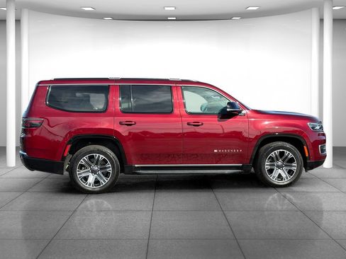 Used 2024 Jeep Wagoneer Series II w/ Flexible Seating Group AWD/4WD image 8
