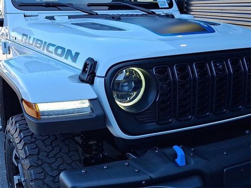 Used 2025 Jeep Wrangler Unlimited Rubicon 4xe image 11