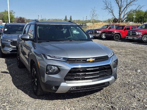 Used 2023 Chevrolet TrailBlazer LT w/ Convenience Package FWD image 2