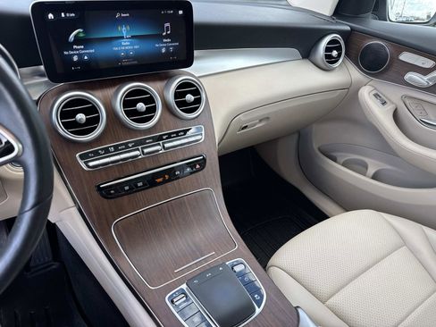 Used 2020 Mercedes-Benz GLC 300 4MATIC image 25