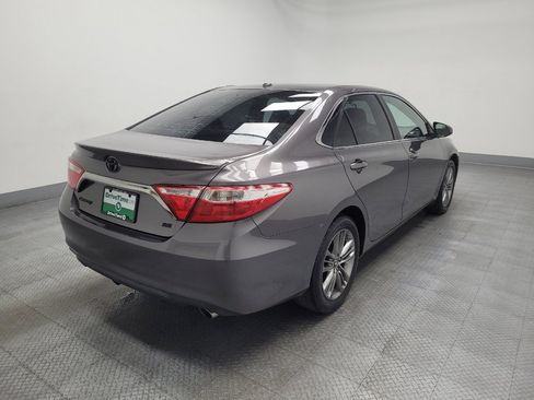 Used 2016 Toyota Camry SE w/ Moonroof Package image 9
