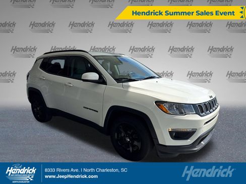 Used 2021 Jeep Compass Latitude FWD image 1