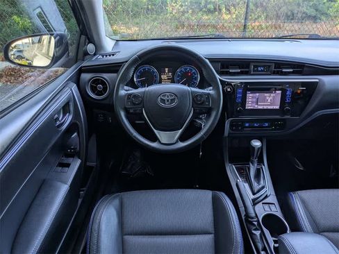 Used 2017 Toyota Corolla SE image 16