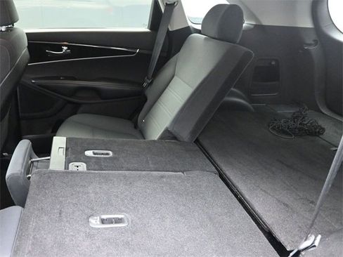 Used 2018 Kia Sorento L image 21