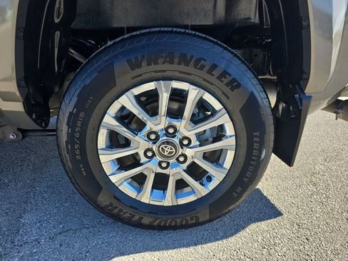 Used 2025 Toyota Tacoma Limited image 33