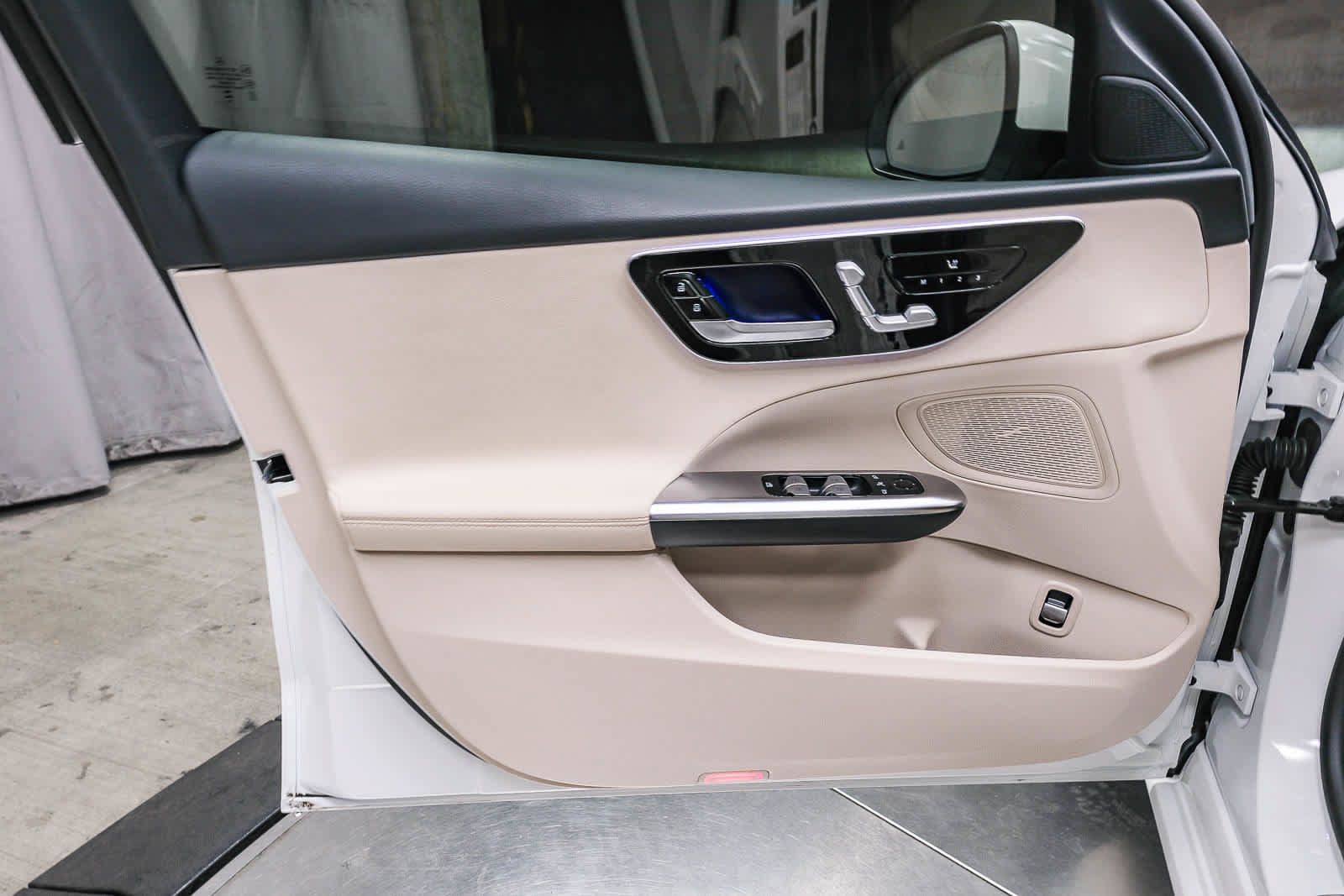 Used 2025 Mercedes-Benz C 300 4MATIC Sedan image 25