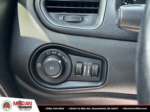 Used 2020 Jeep Renegade Limited w/ UConnect 8.4 Nav Group AWD/4WD image 17
