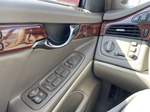 Used 2003 Cadillac De Ville Base w/ Comfort & Convenience Package image 10
