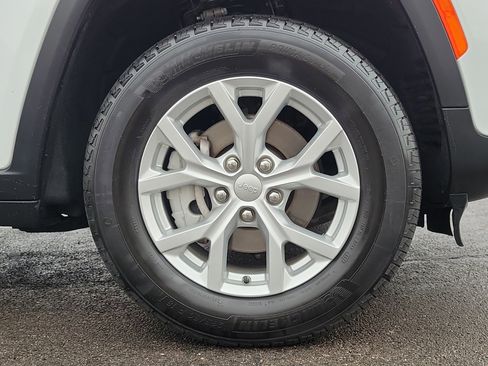 Used 2024 Jeep Grand Cherokee Limited image 5