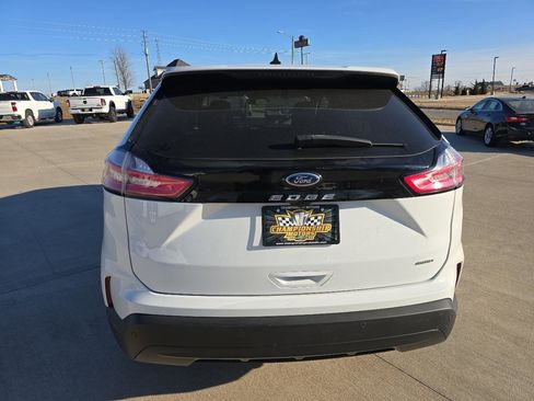Used 2021 Ford Edge SE image 4