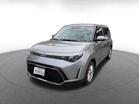 Used 2025 Kia Soul LX w/ LX Technology Package FWD image 7