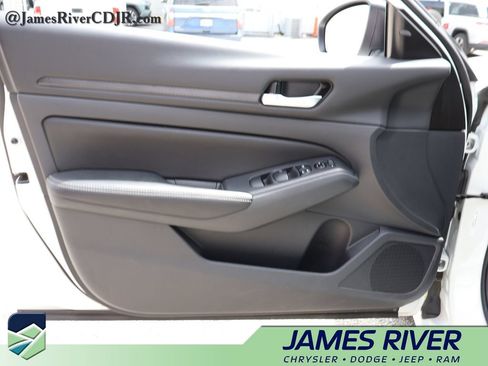 Used 2025 Nissan Altima 2.5 SV FWD image 20