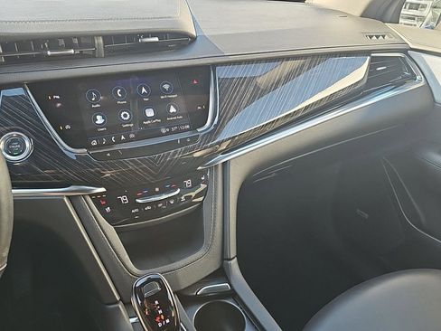 Certified 2025 Cadillac XT6 Premium Luxury image 8