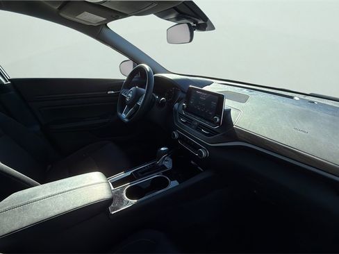 Used 2024 Nissan Altima 2.5 SV image 22