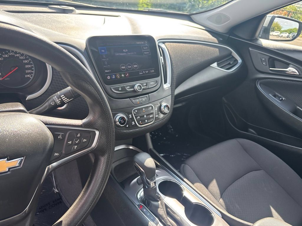 Used 2023 Chevrolet Malibu LT FWD image 14