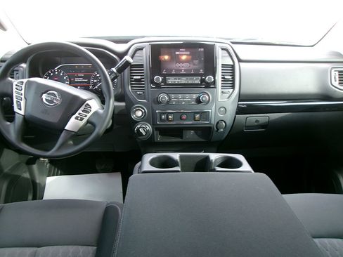 Used 2022 Nissan Titan SV image 15