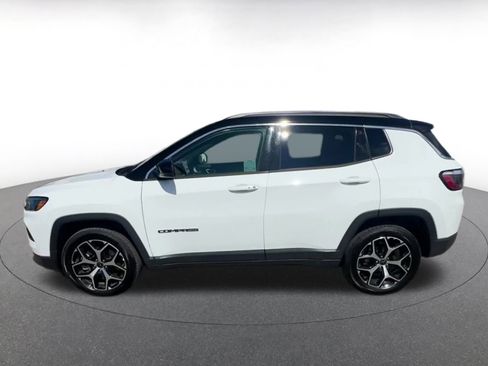 Used 2025 Jeep Compass Limited image 9