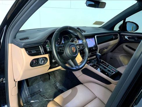 Certified 2023 Porsche Macan AWD/4WD image 4